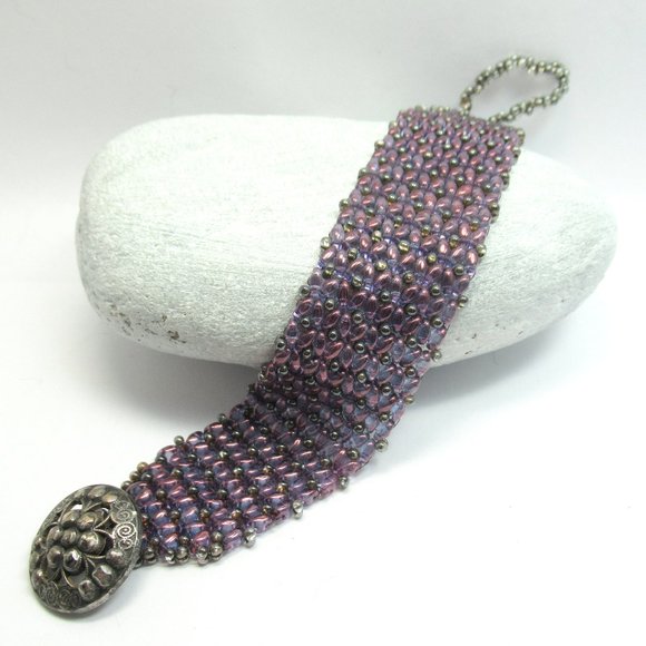Handwoven transparent purple bracelet with metal button closure - Picture 1 of 12